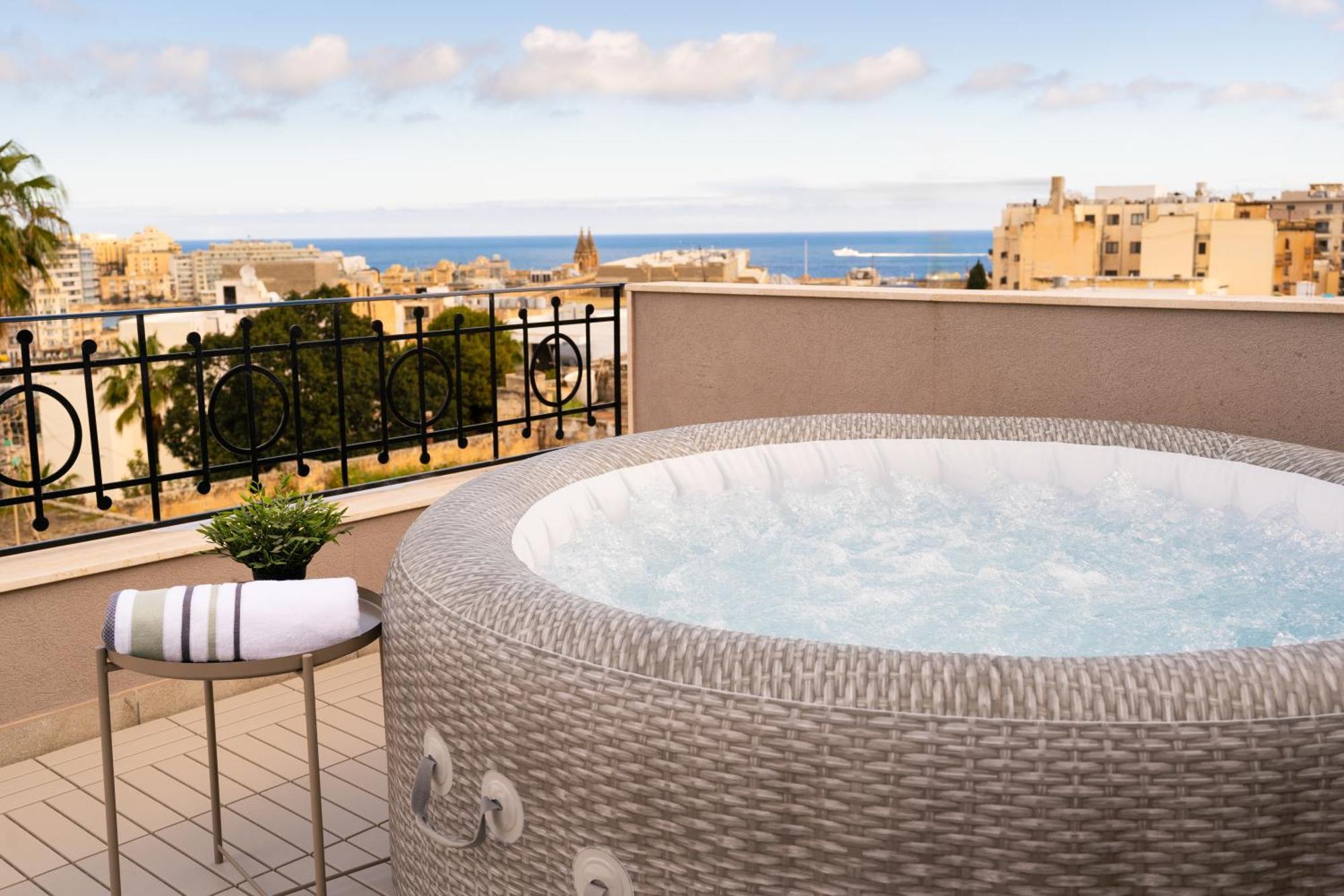 La88 Bayview Penthouse With Jacuzzi Apartment Sliema Luaran gambar